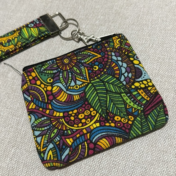 Free With $25 Purchase-Mini Zip Wallet with Detachable Key Chain-Floral-EUC - Picture 5 of 9